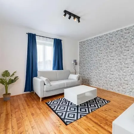 Nyaraló Luxurioeses Mit Garten Und Parkplatz