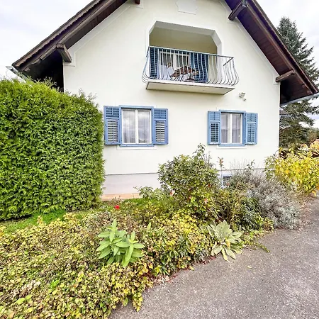 Nyaraló Luxurioeses Mit Garten Und Parkplatz